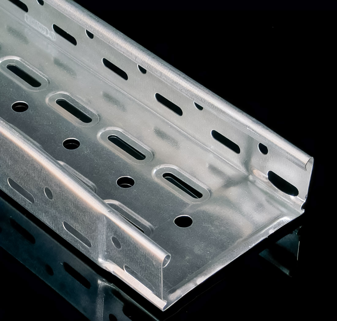 How are UAE Cable Tray Manufacturers Managing Procurement Delays for 2025 Megaprojects
